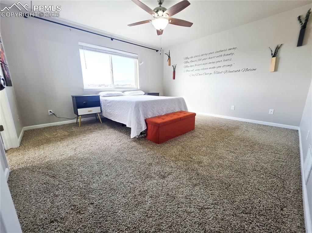 Image 20 of 24: Bedroom