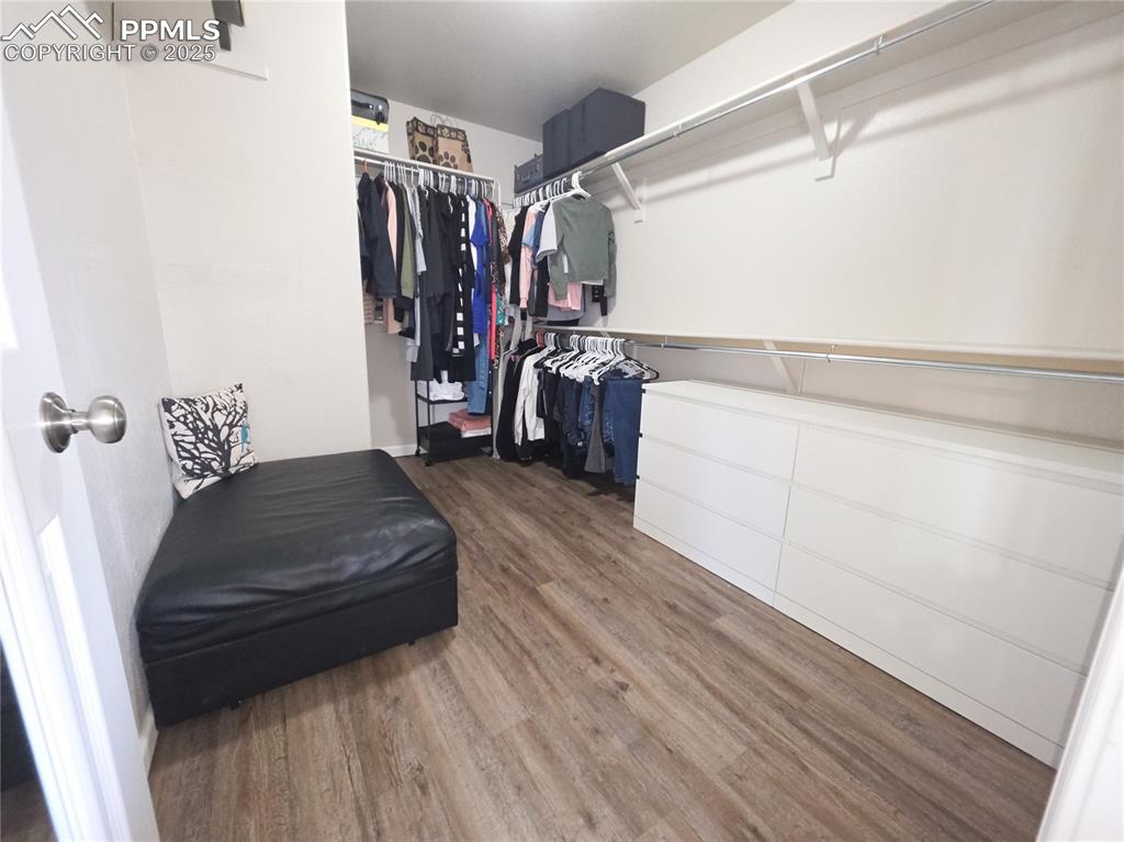 Image 24 of 24: Closet