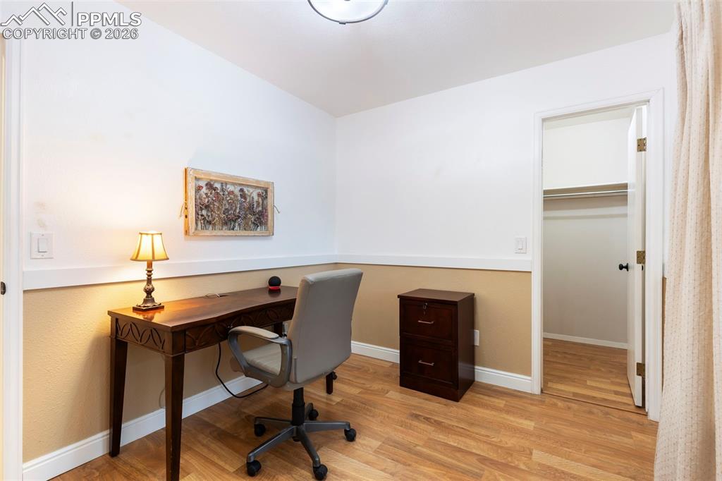 Image 18 of 50: Bedroom