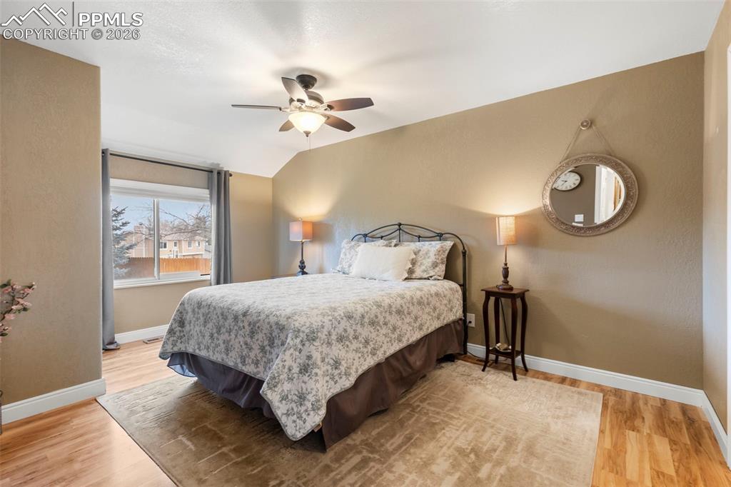 Image 20 of 50: Bedroom