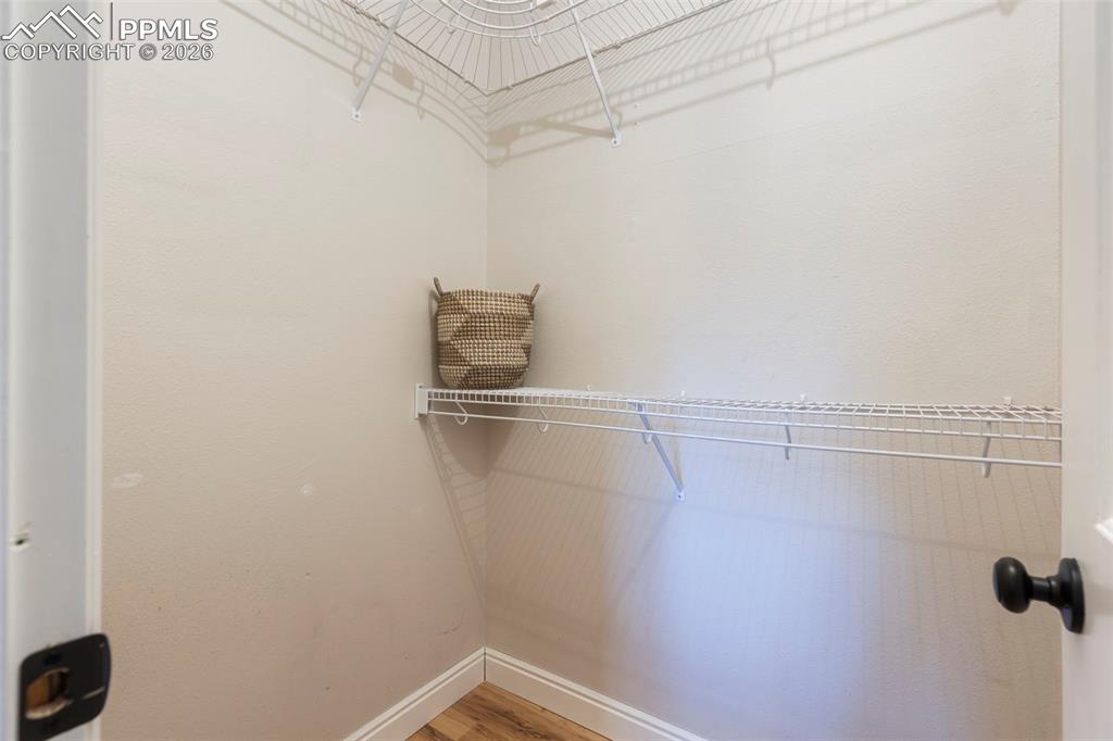 Image 23 of 50: Closet