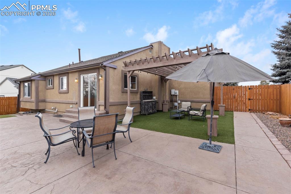 Image 38 of 50: Patio