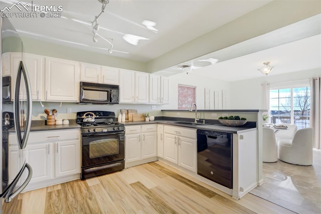 Image 11 of 43: Kitchen