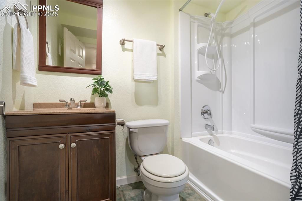 Image 27 of 43: Bathroom