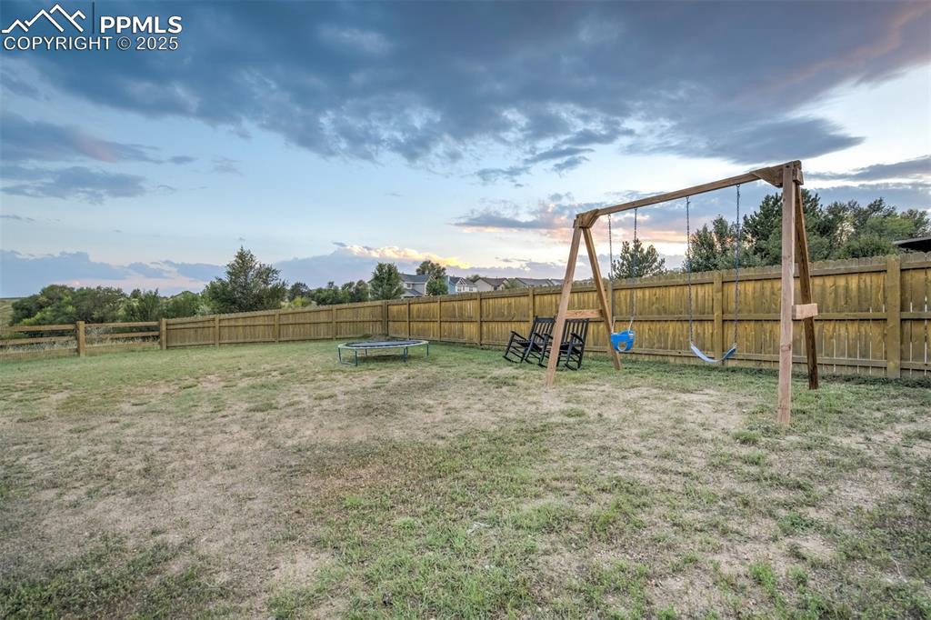 Image 34 of 43: Yard