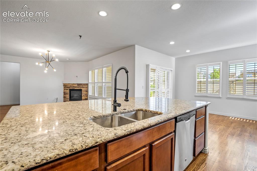 Image 12 of 50: Kitchen