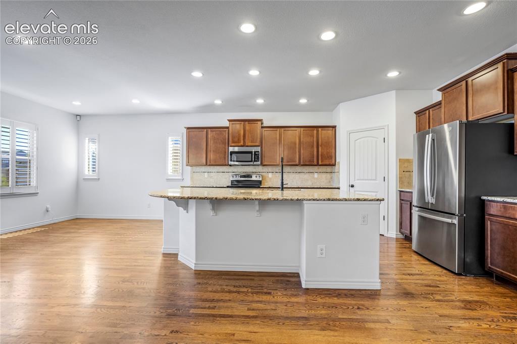 Image 8 of 50: Kitchen