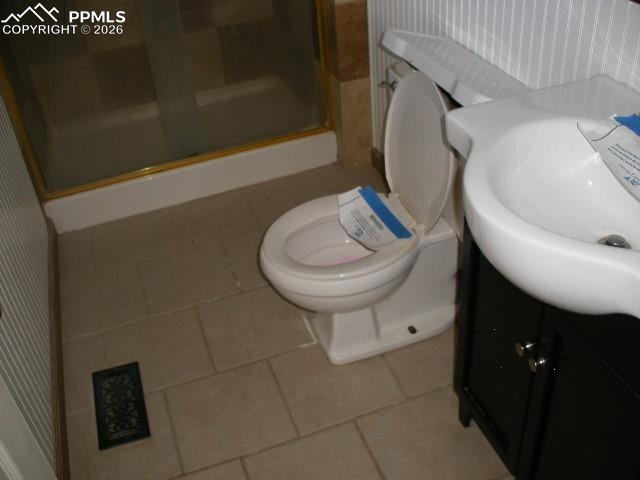 Image 12 of 35: Bathroom