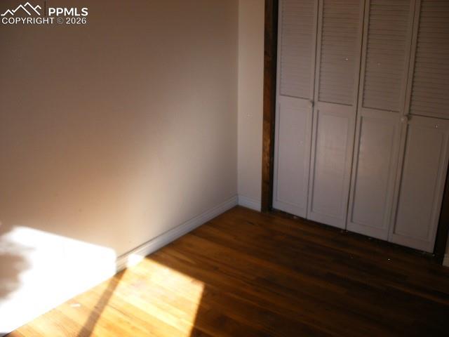 Image 32 of 35: Bedroom