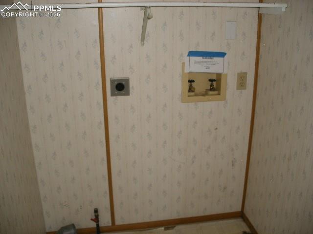 Image 35 of 35: Laundry