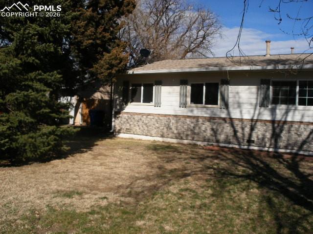 Image 4 of 35: Side of Structure