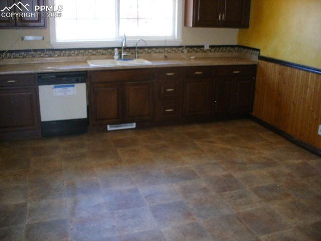 Image 6 of 35: Kitchen