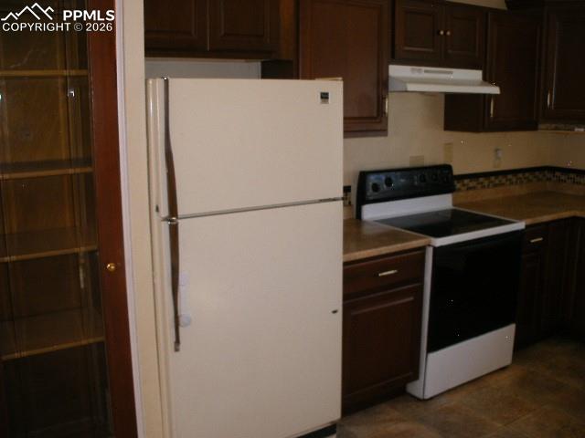 Image 9 of 35: Kitchen