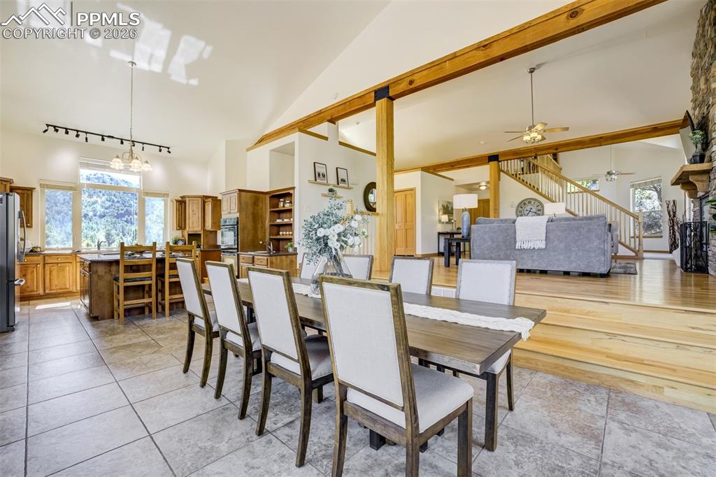 Image 10 of 50: Dining Area