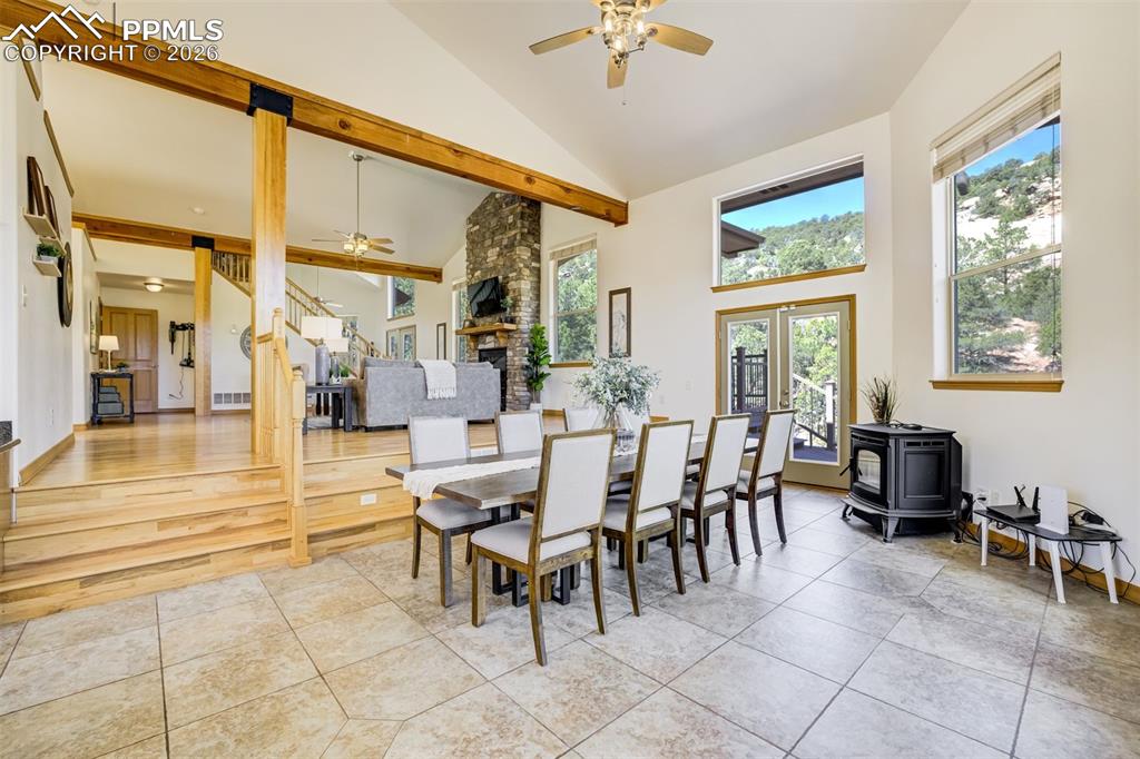 Image 10 of 50: Dining Area