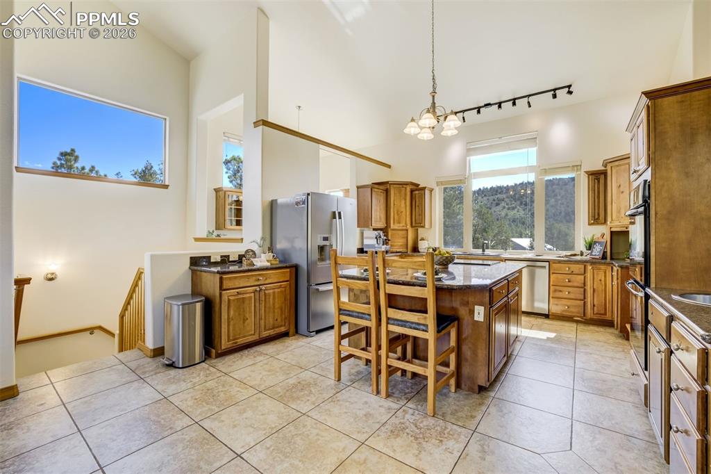 Image 11 of 50: Kitchen