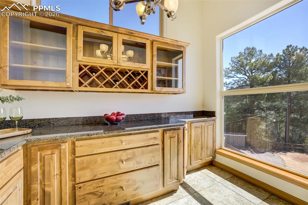 Image 18 of 50: Butler