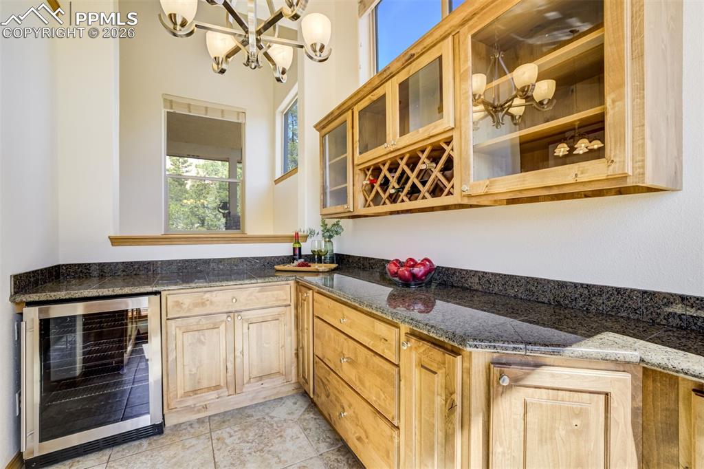 Image 19 of 50: Butler