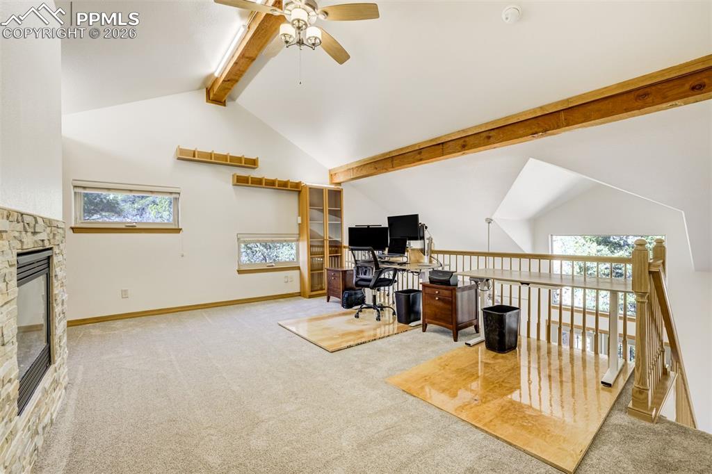 Image 28 of 50: Office