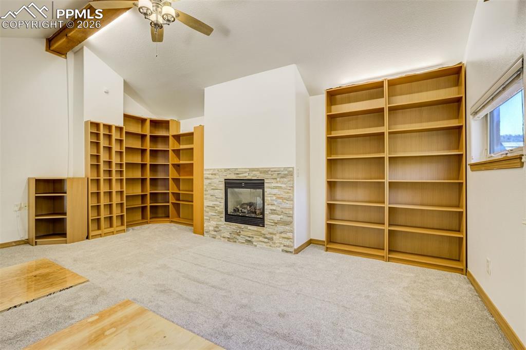 Image 29 of 50: Office