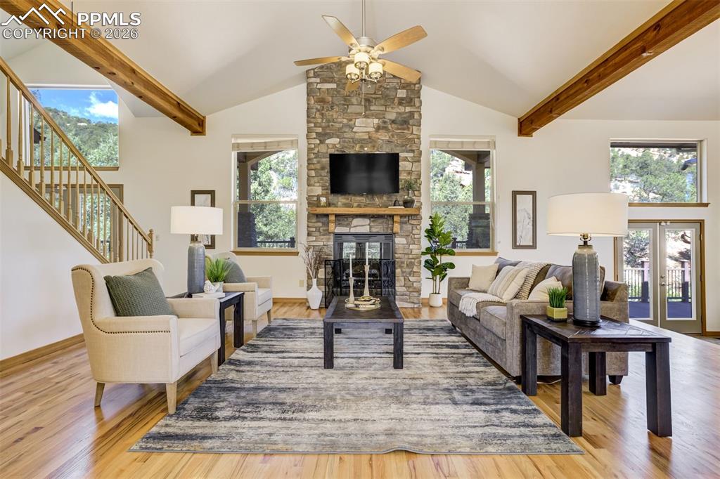 Image 3 of 50: Living Room