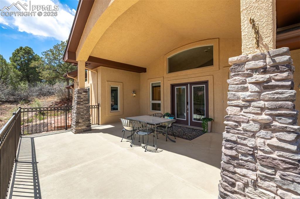 Image 47 of 50: Patio