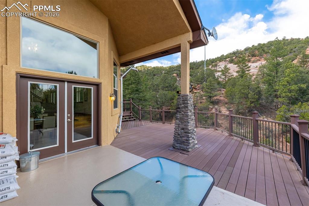 Image 49 of 50: Deck