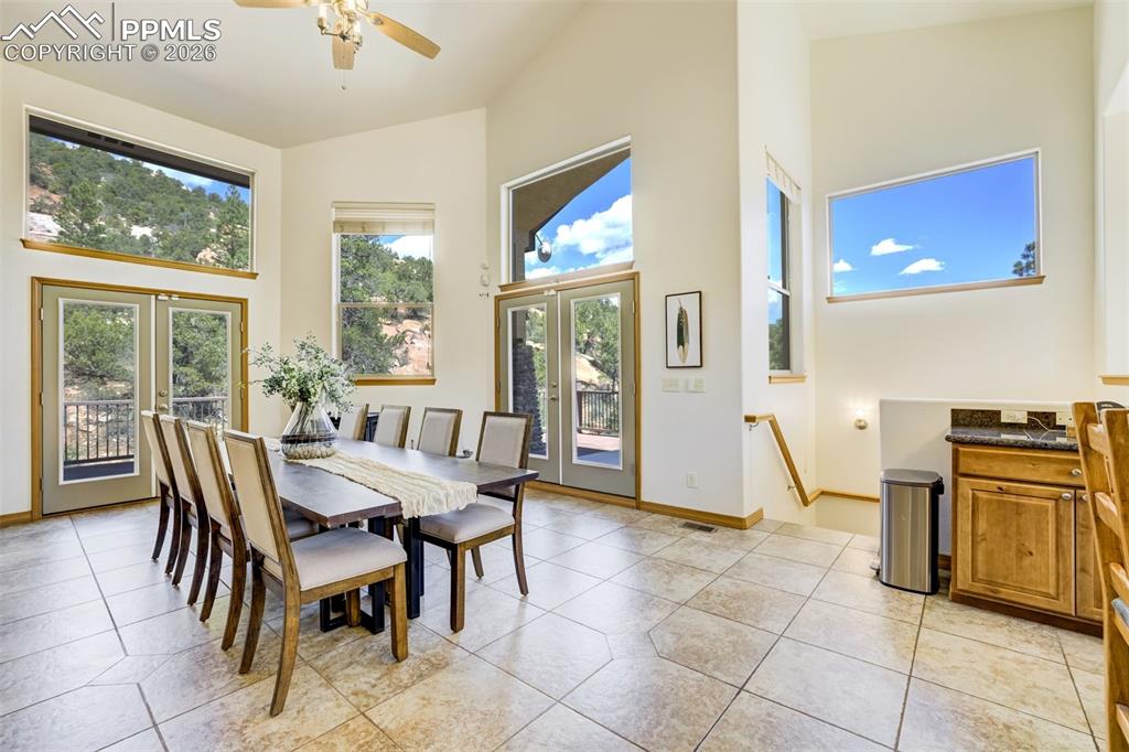 Image 9 of 50: Dining Area