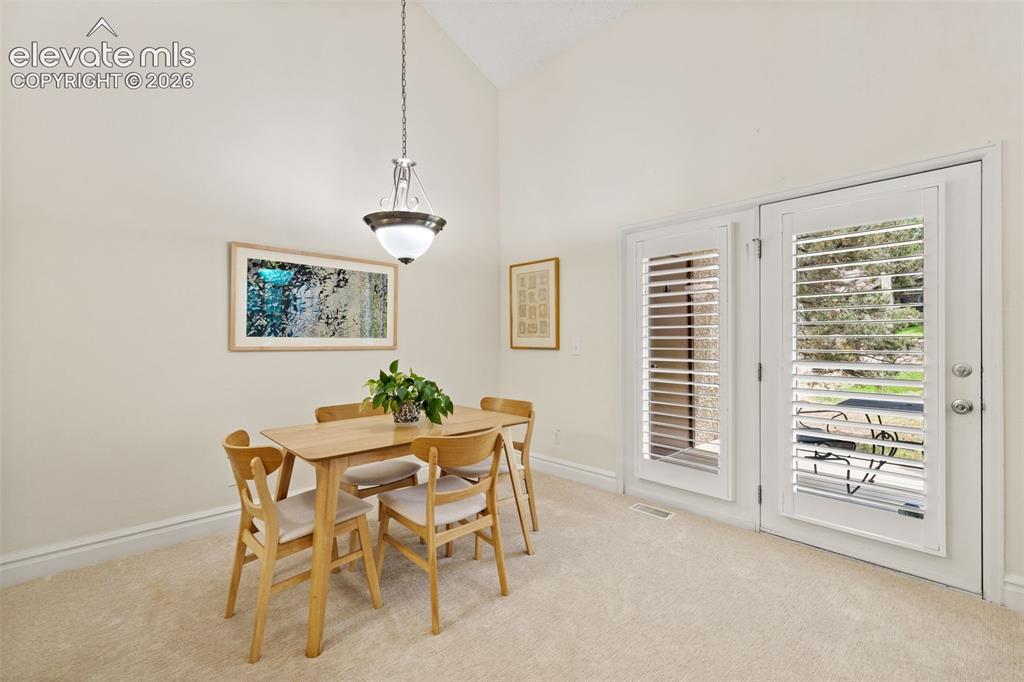 Image 10 of 28: Dining Area