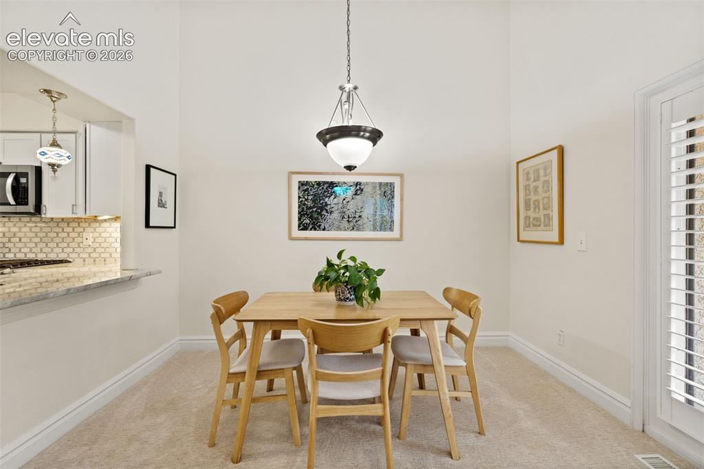 Image 11 of 28: Dining Area