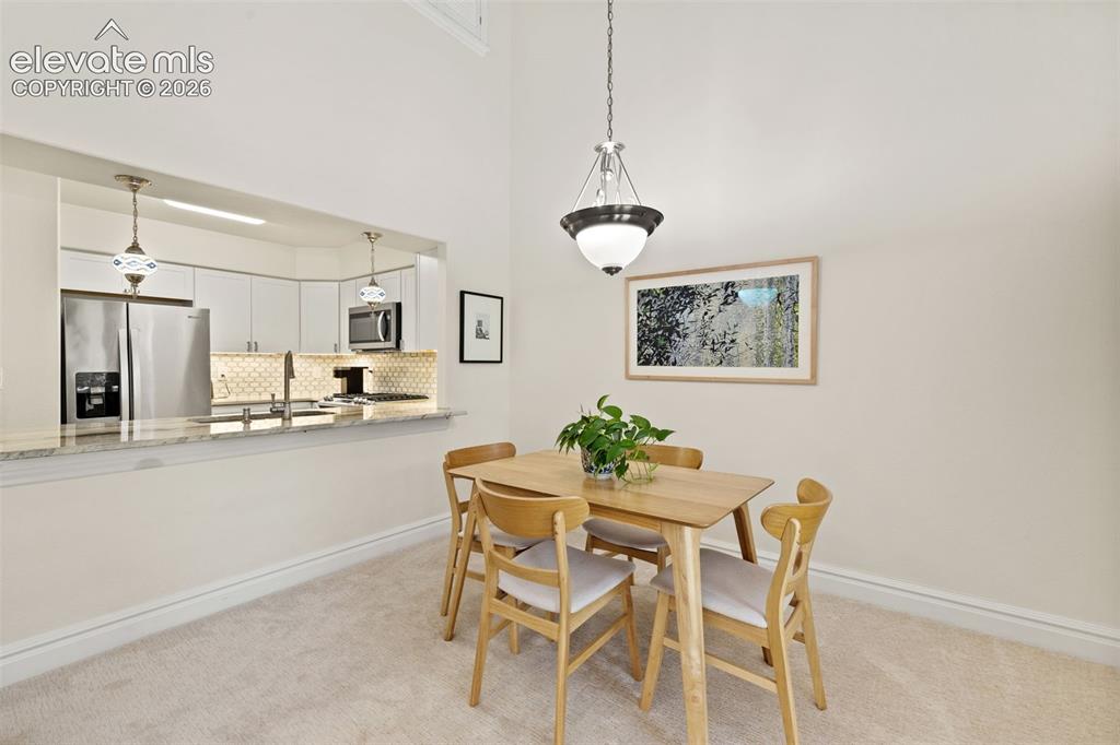 Image 12 of 28: Dining Area