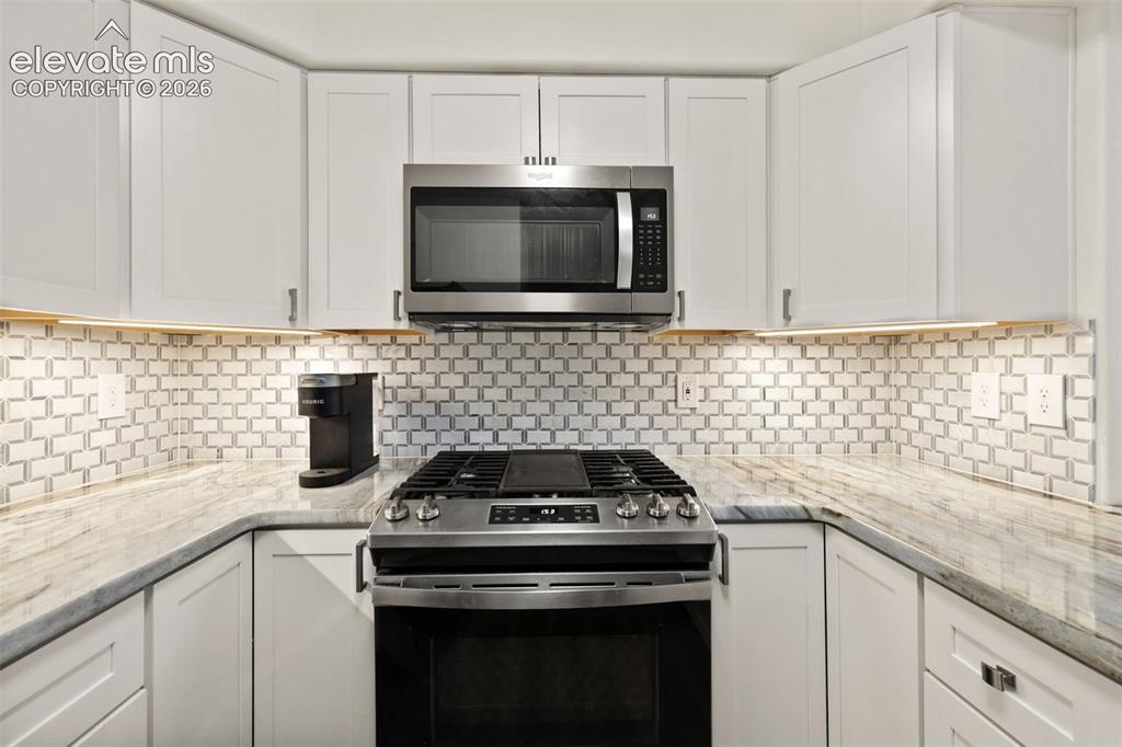 Image 16 of 28: Kitchen