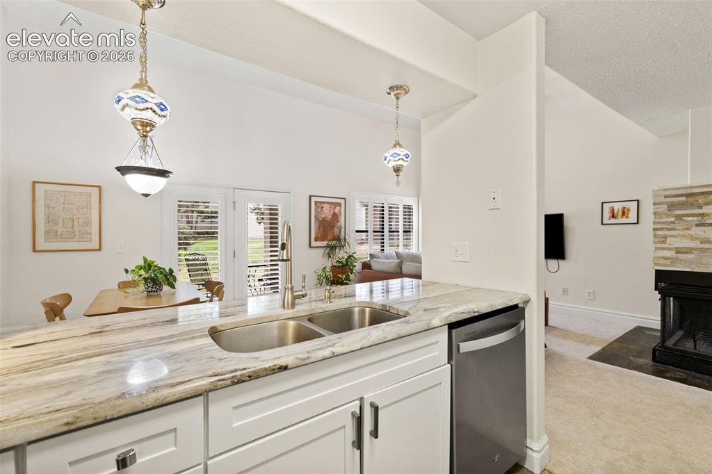 Image 17 of 28: Kitchen