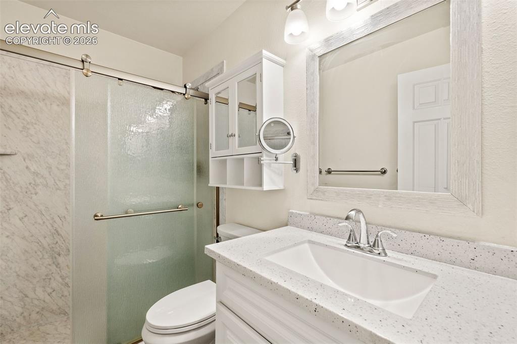 Image 20 of 28: Bathroom