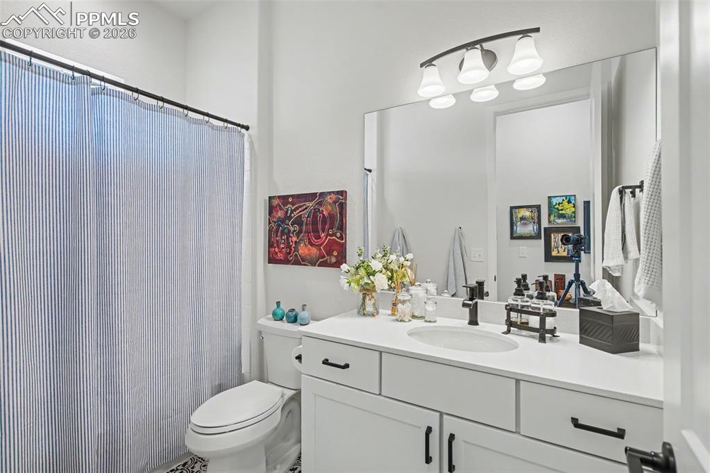 Image 31 of 50: The home’s additional bathrooms are finished with the same exceptional craf