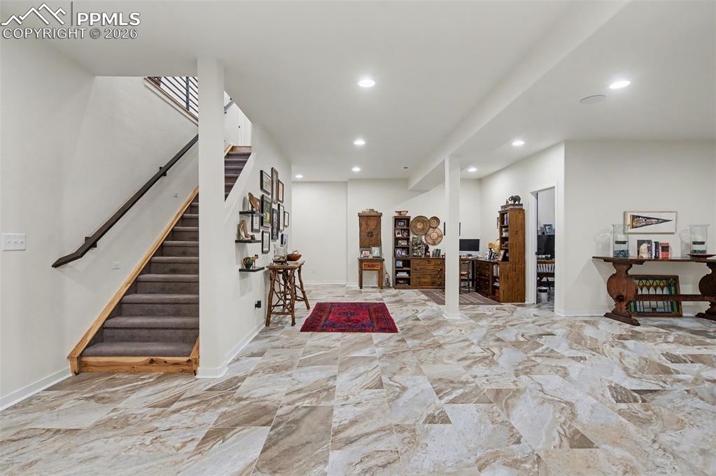 Image 40 of 50: The spectacular wet bar