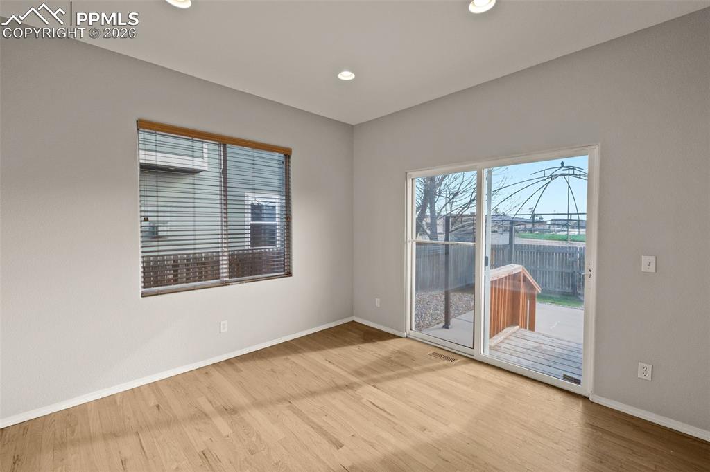 Image 12 of 50: Dining Area