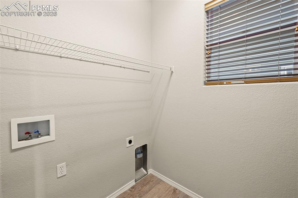 Image 16 of 50: Laundry