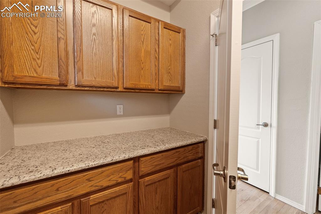 Image 17 of 50: Laundry