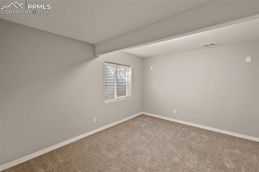 Image 36 of 50: Bedroom