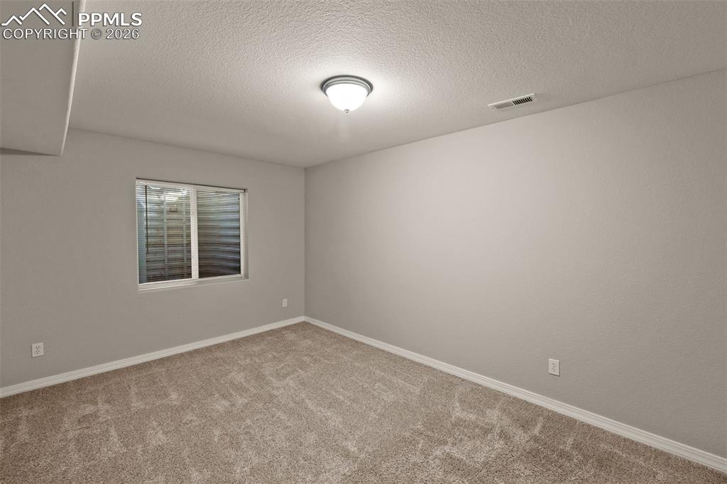 Image 38 of 50: Bedroom