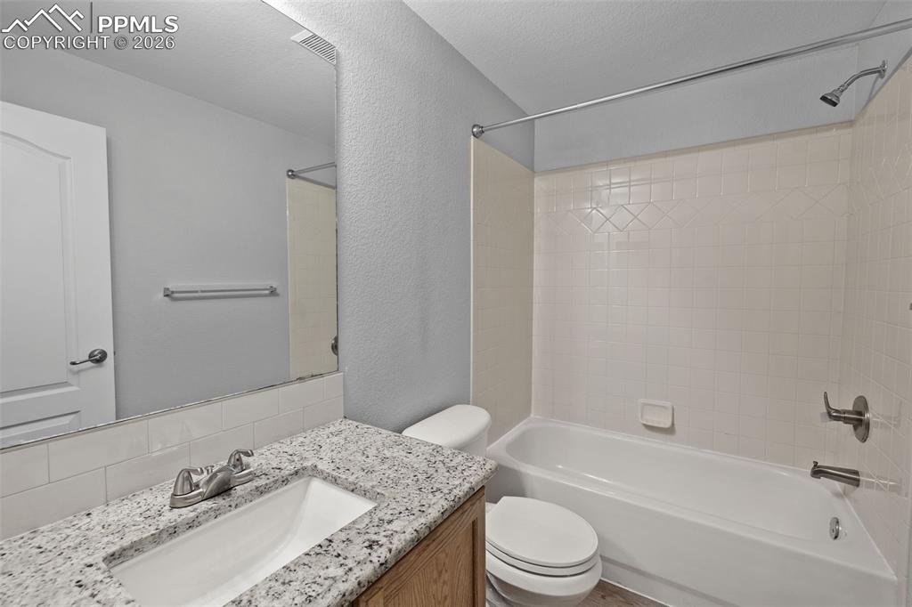 Image 40 of 50: Bathroom