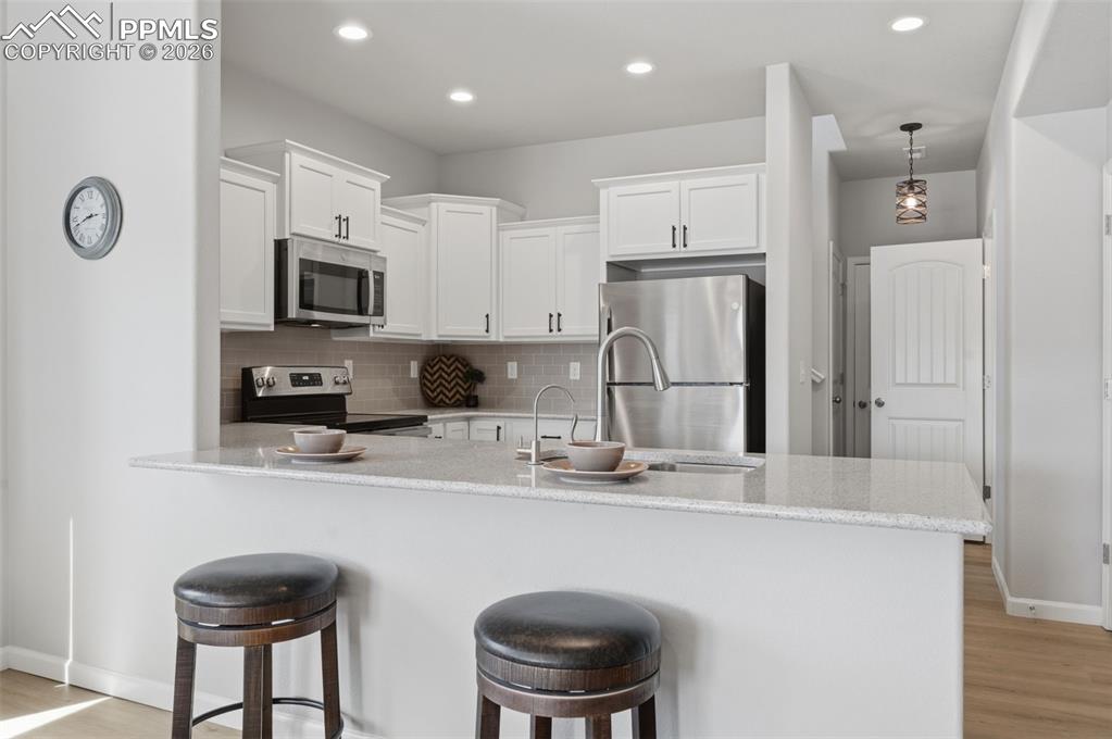 Image 10 of 32: Kitchen