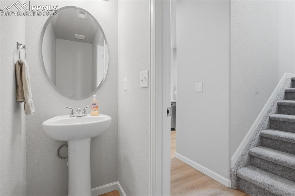 Image 16 of 32: Bathroom