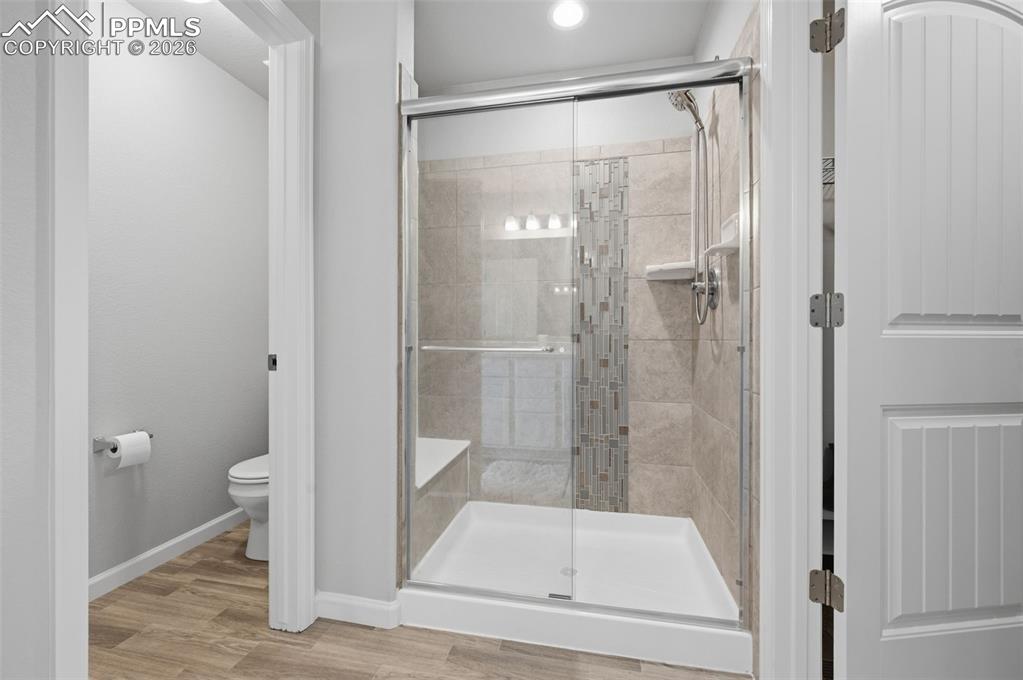 Image 23 of 32: Bathroom