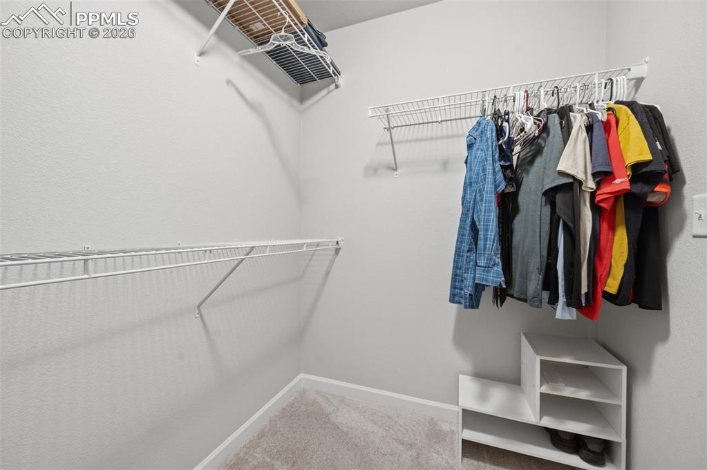 Image 24 of 32: Closet