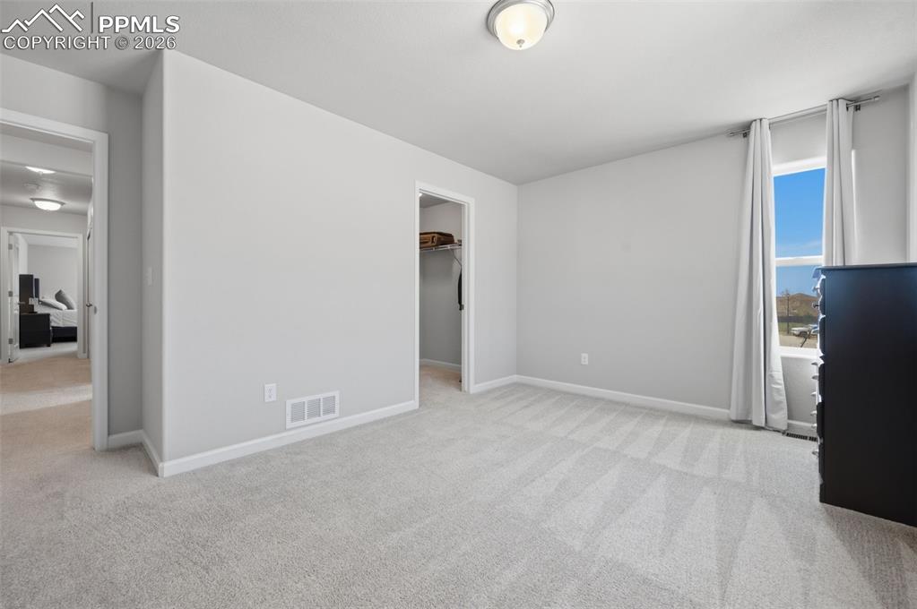 Image 26 of 32: Bedroom