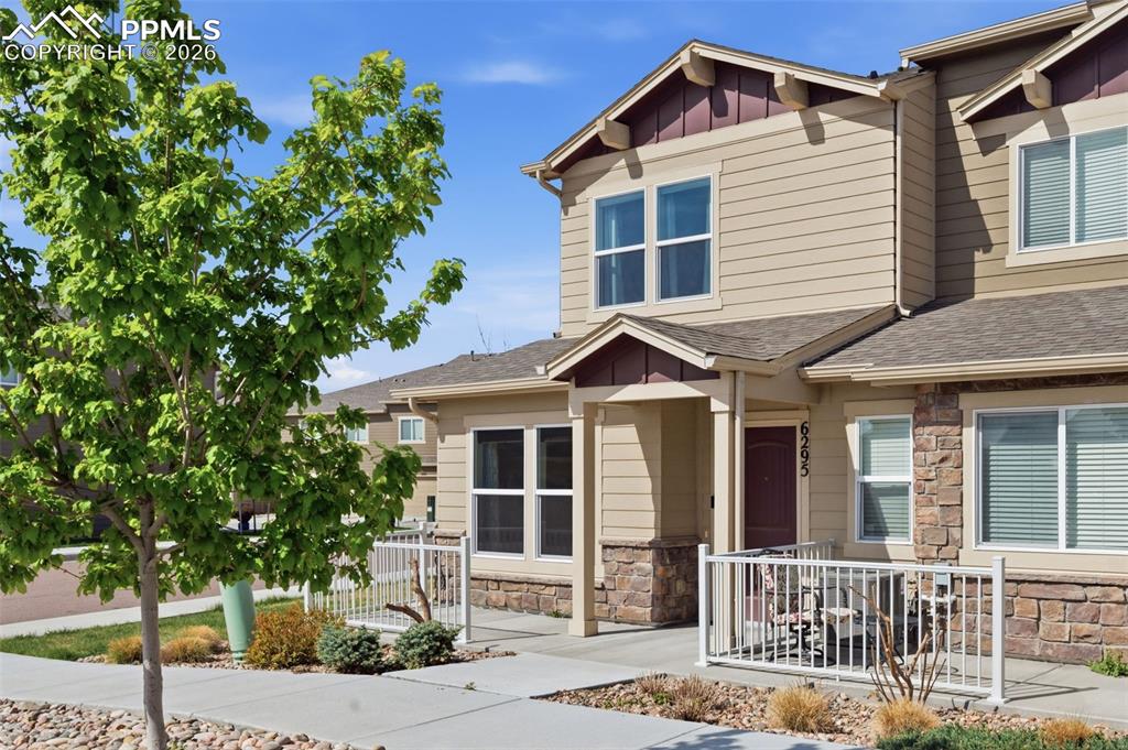 Image 3 of 32: Front of Structure