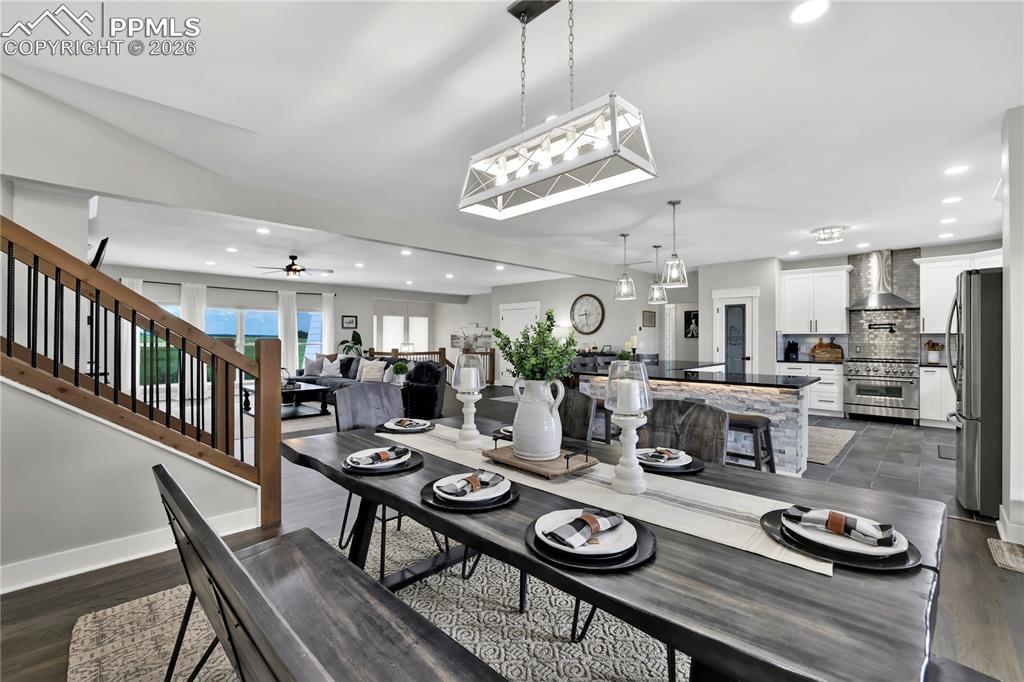 Image 15 of 46: Open living