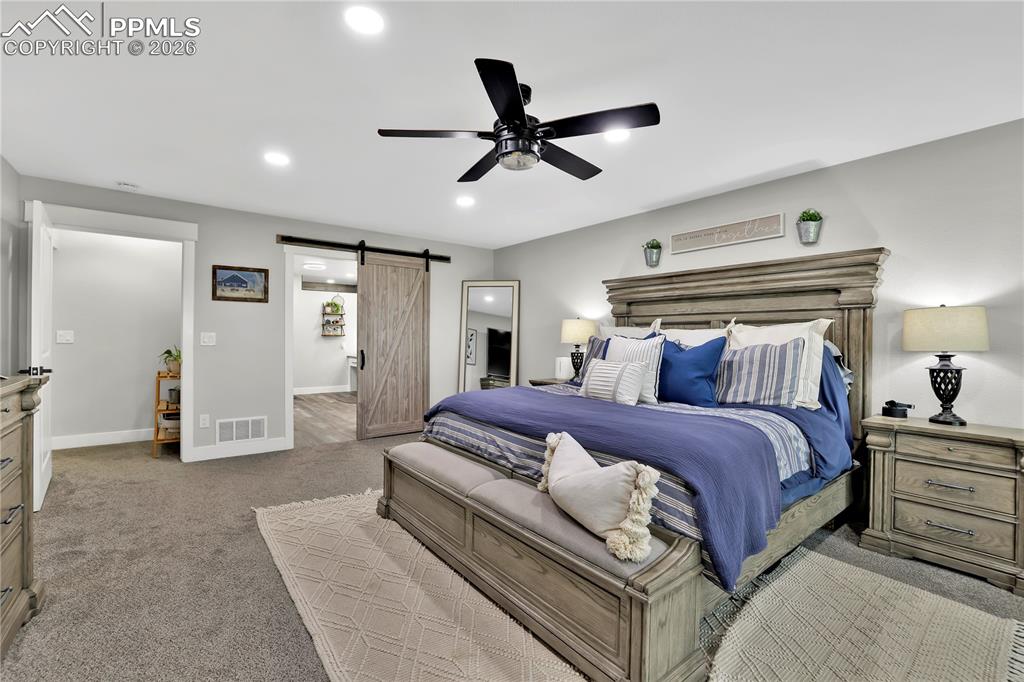 Image 18 of 46: Bedroom